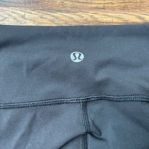 Black *low/mid-rise* Lululemon leggings